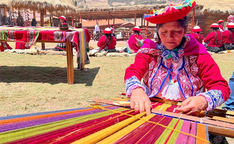 Ccaccaccollo Women s Weaving Co op Peru