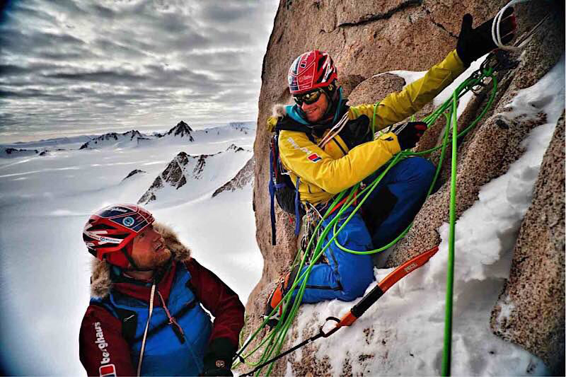 Jean and Leo head towards the summit of the Spectre 003
