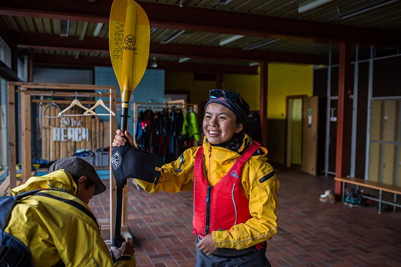 Jessie preparing to paddle