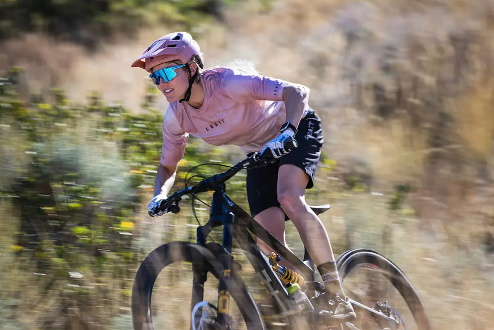 Mountain biking in the Tifosi Moab XC sunglasses b 002